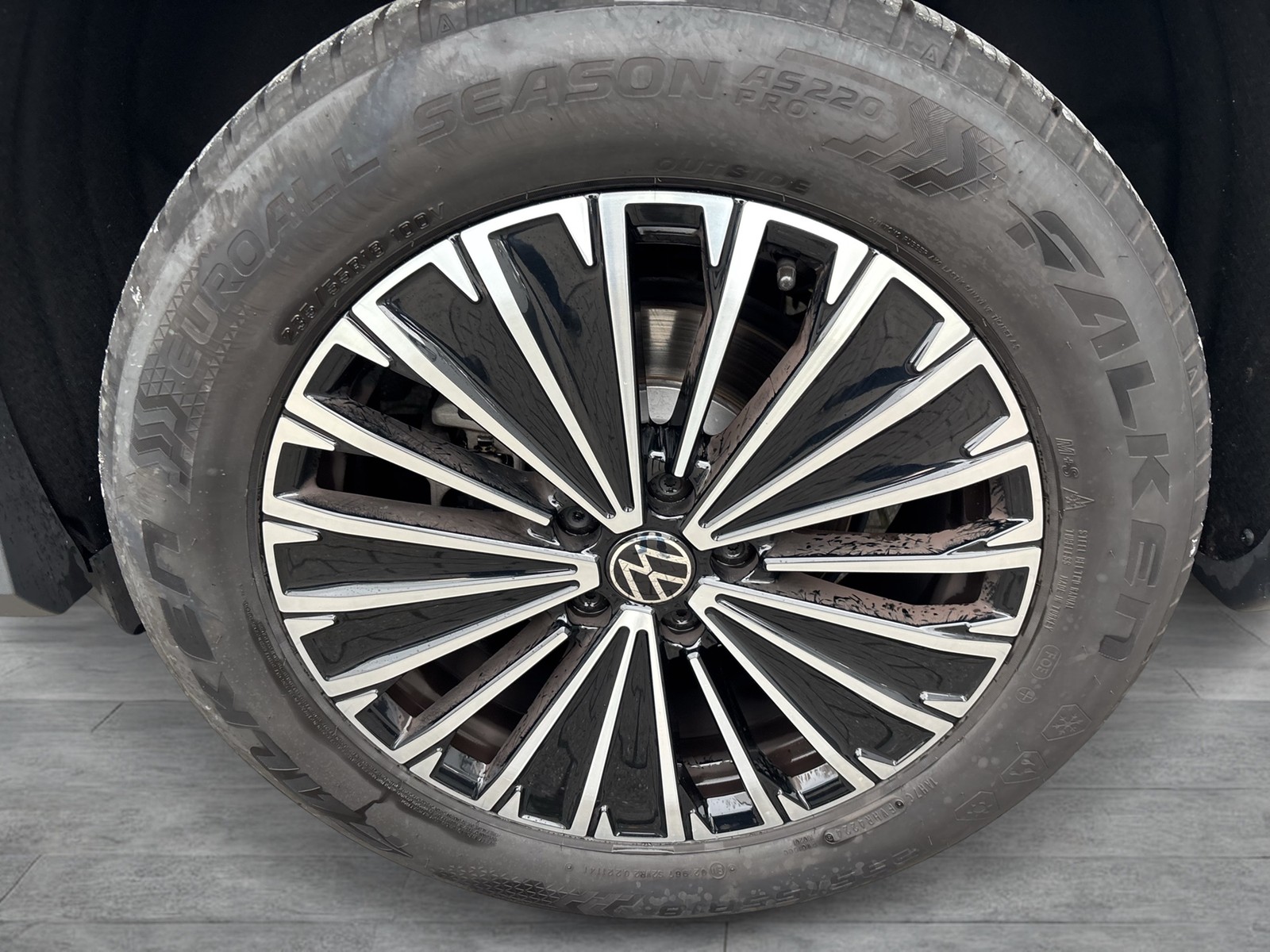 Volkswagen Tayron 1.5 eTSI LIFE 7SITZE AHK 360CAM LM18 NAVI