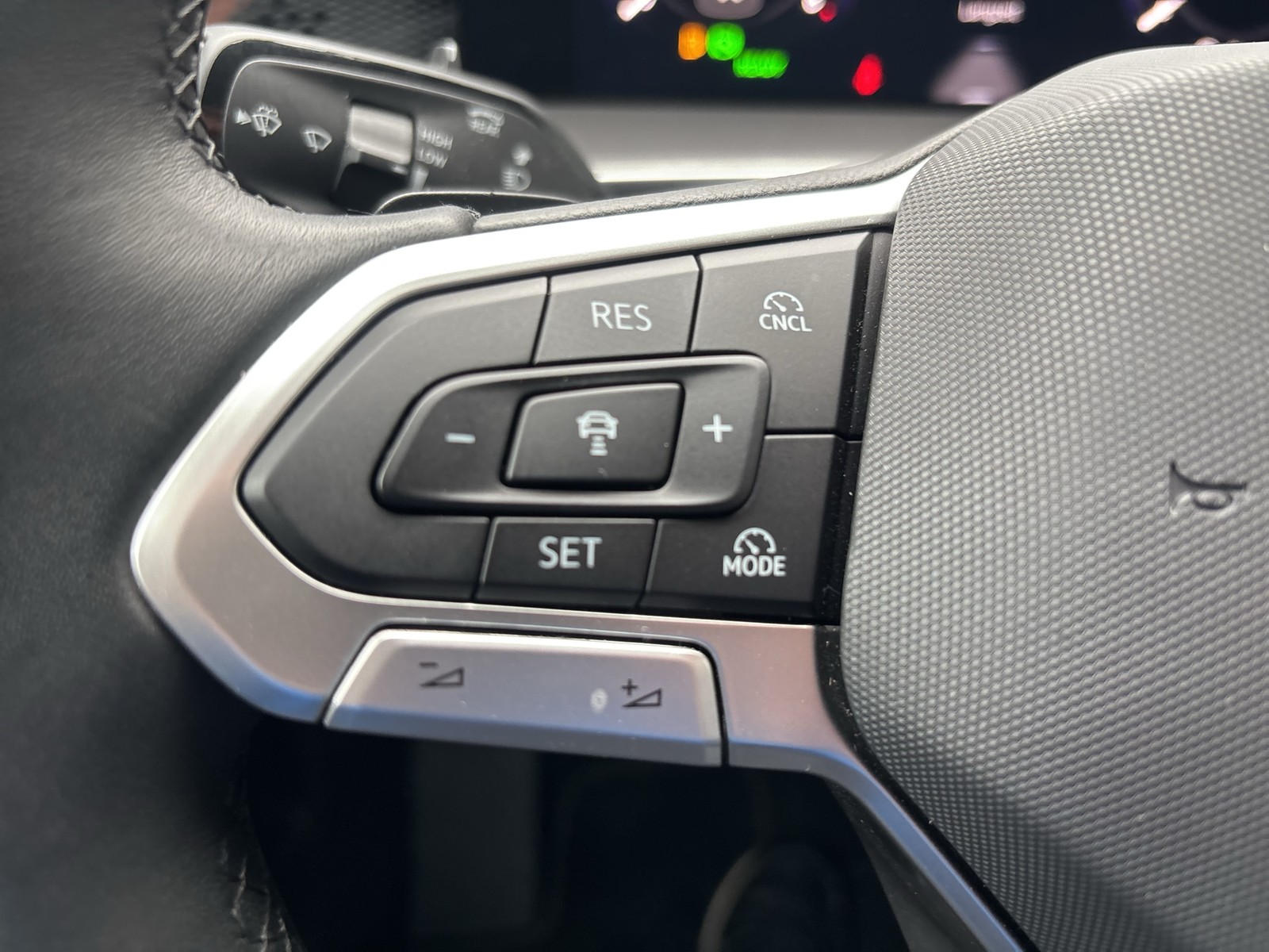 Volkswagen Tayron 1.5 eTSI LIFE 7SITZE AHK 360CAM LM18 NAVI