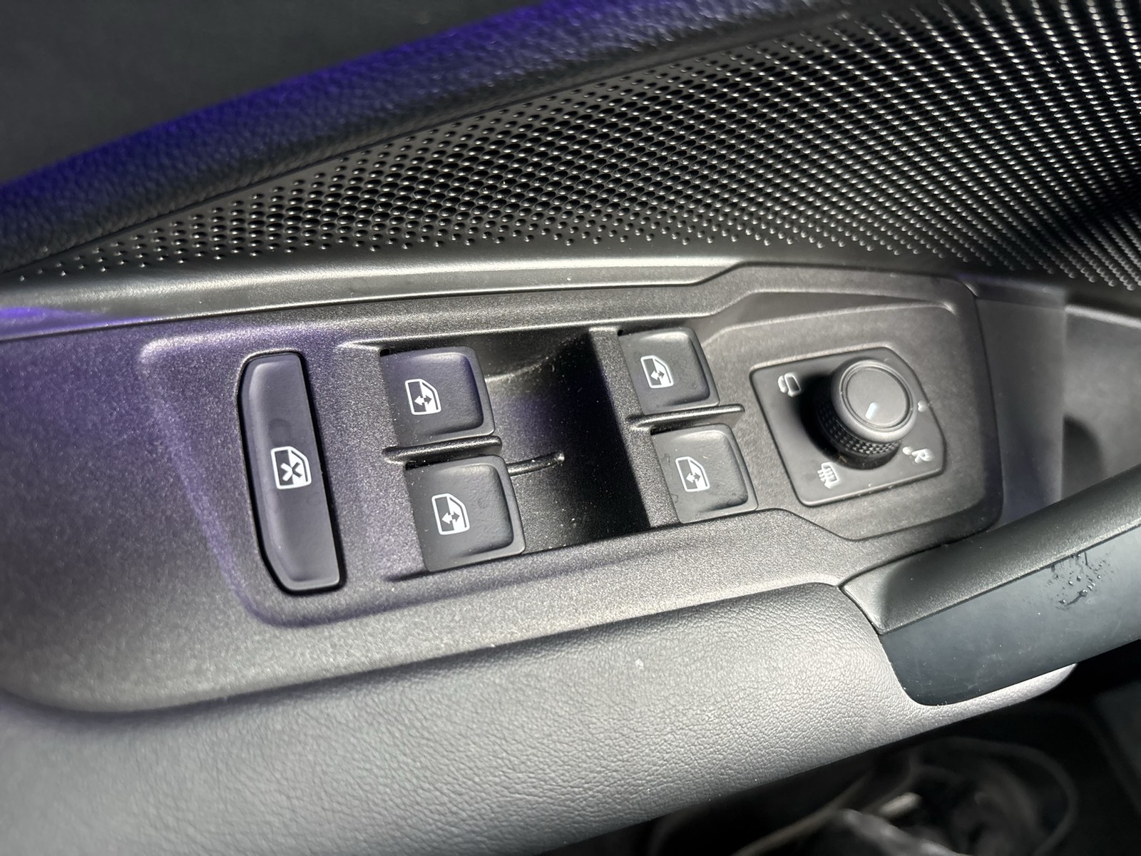 Volkswagen Tayron 1.5 eTSI LIFE 7SITZE AHK 360CAM LM18 NAVI