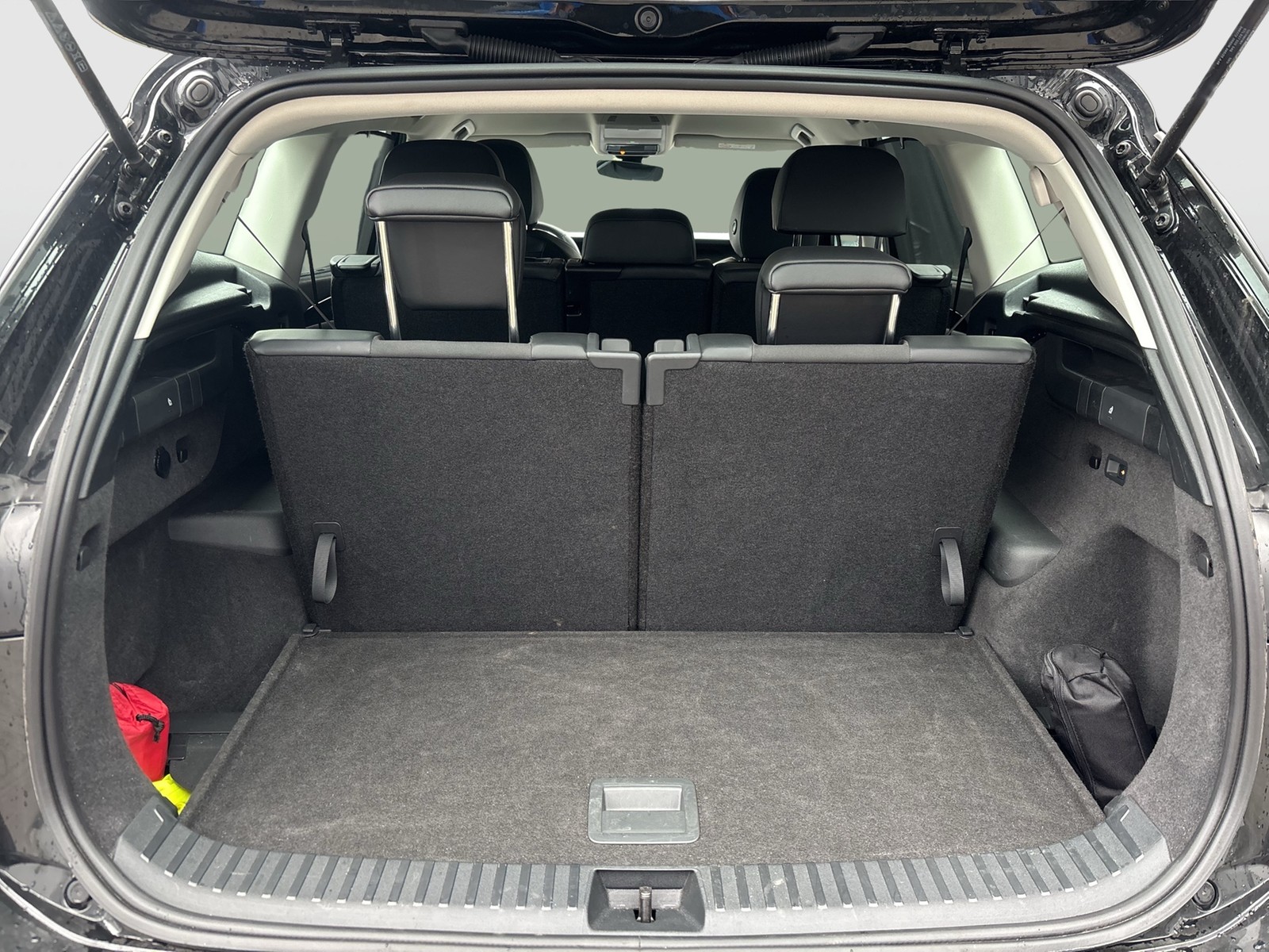 Volkswagen Tayron 1.5 eTSI LIFE 7SITZE AHK 360CAM LM18 NAVI