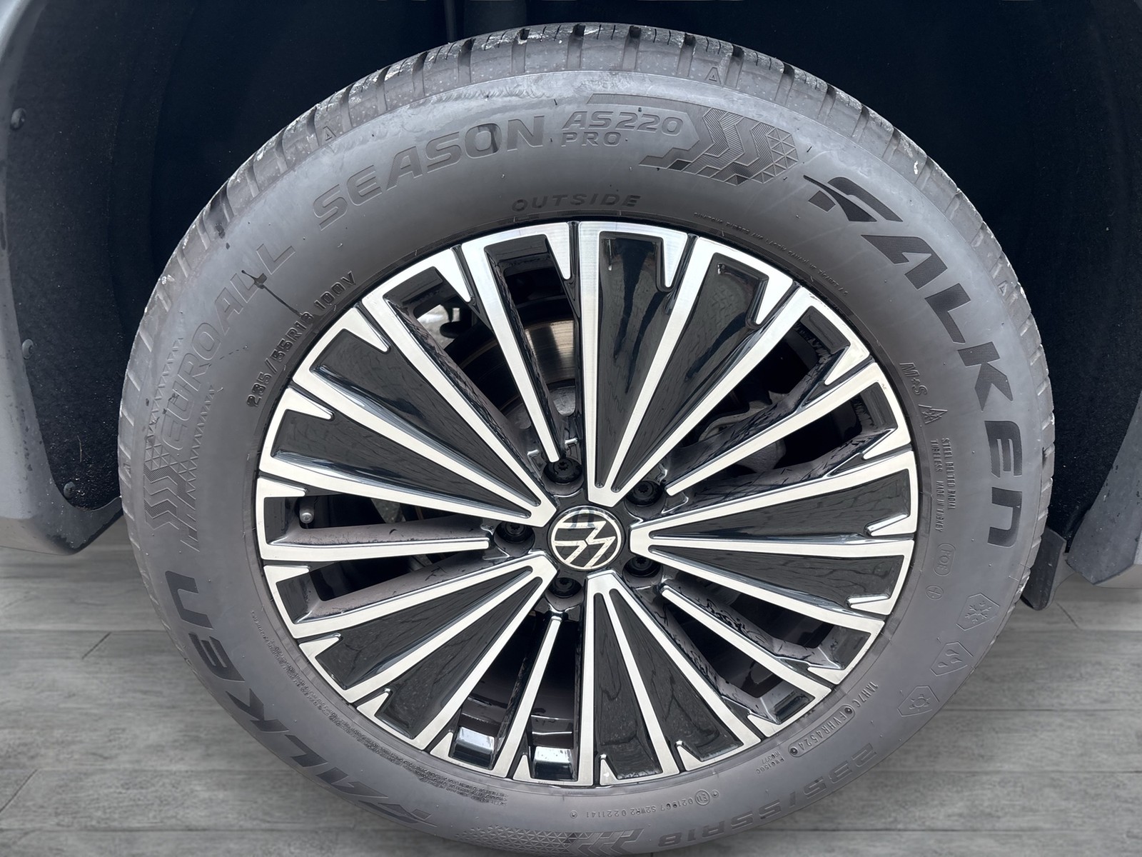 Volkswagen Tayron 1.5 eTSI LIFE 7SITZE AHK 360CAM LM18 NAVI