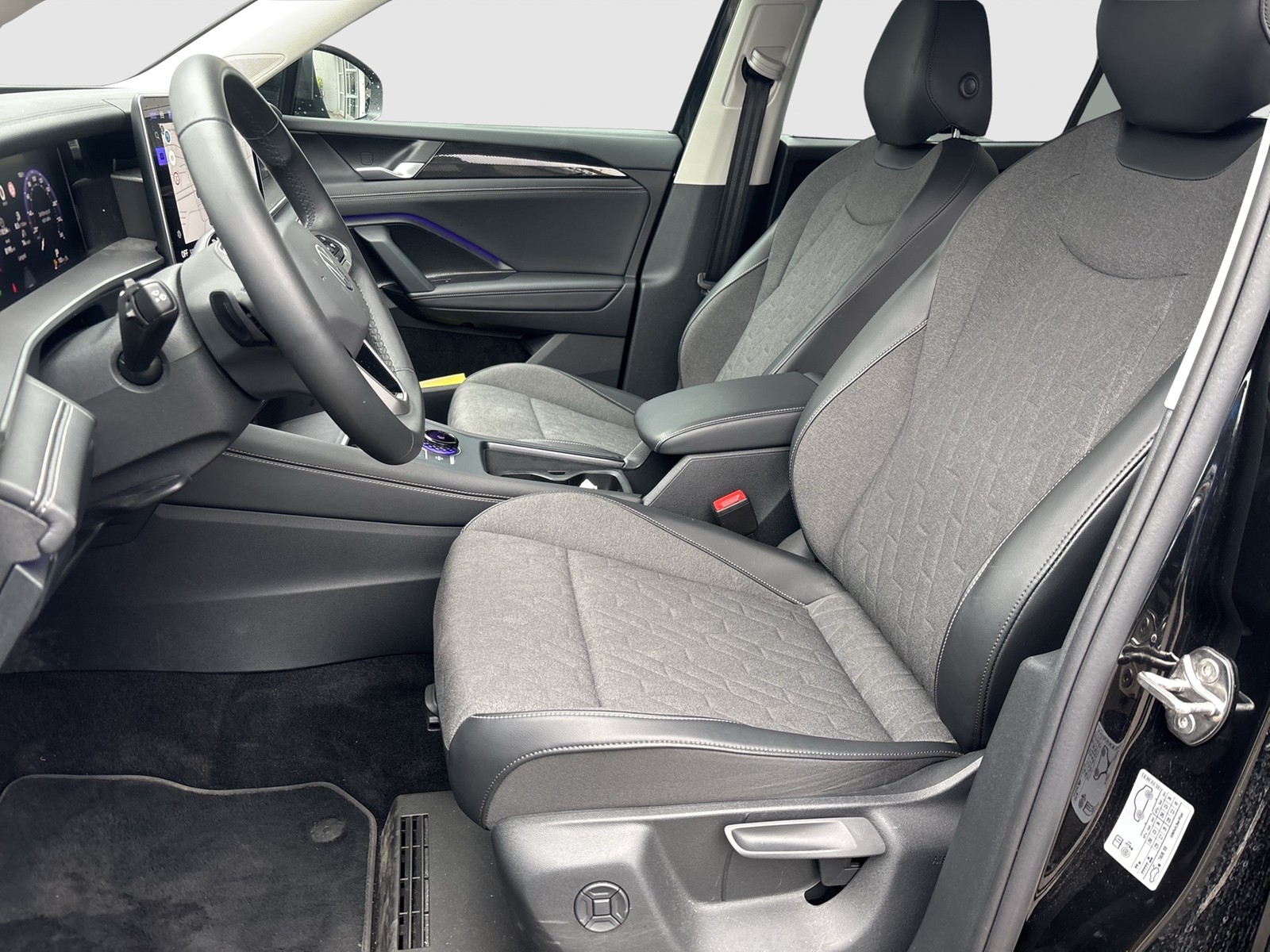 Volkswagen Tayron 1.5 eTSI LIFE 7SITZE AHK 360CAM LM18 NAVI