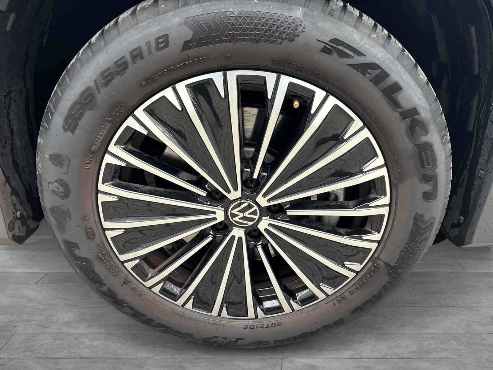 Volkswagen Tayron 1.5 eTSI LIFE 7SITZE AHK 360CAM LM18 NAVI