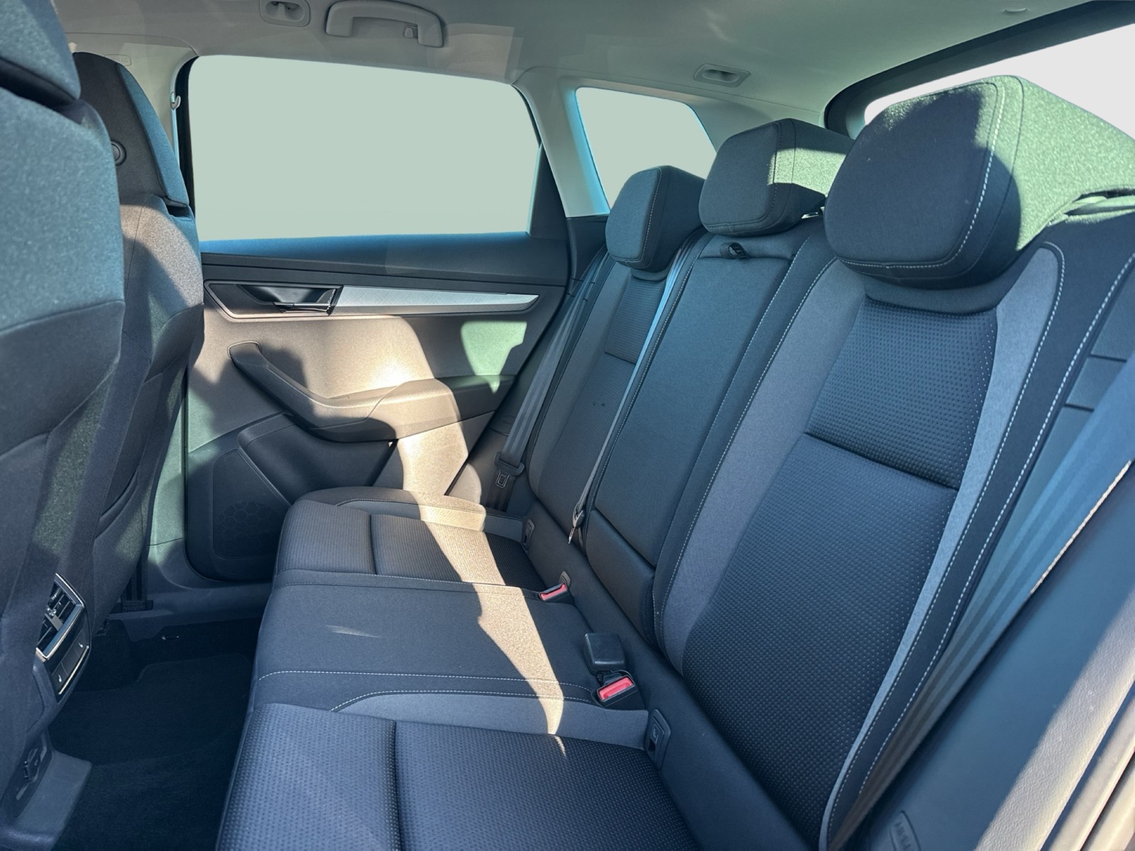 Skoda Karoq 1.0 TOUR AHK KAMERA NAVI ALU CARPLAY SITZHZ.