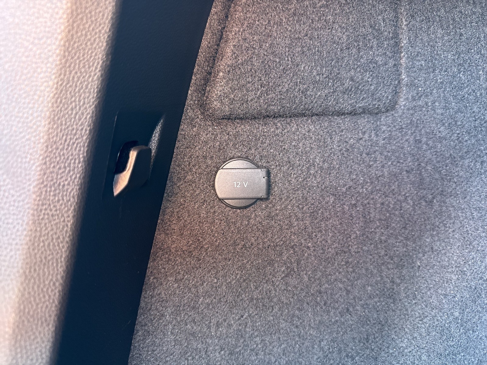 Skoda Karoq 1.0 TOUR AHK KAMERA NAVI ALU CARPLAY SITZHZ.