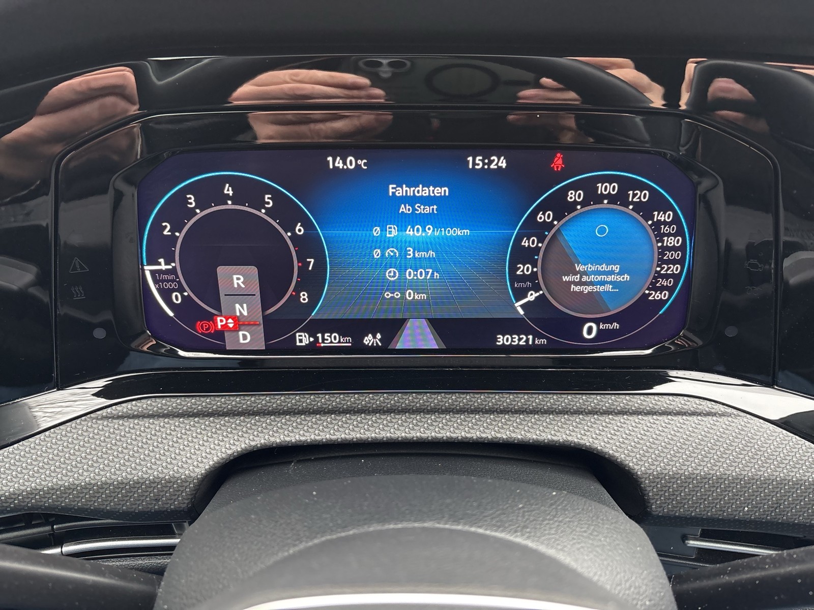 Volkswagen Golf VIII 1.5 eTSI R-LINE HARMAN KARDON CAM LM18