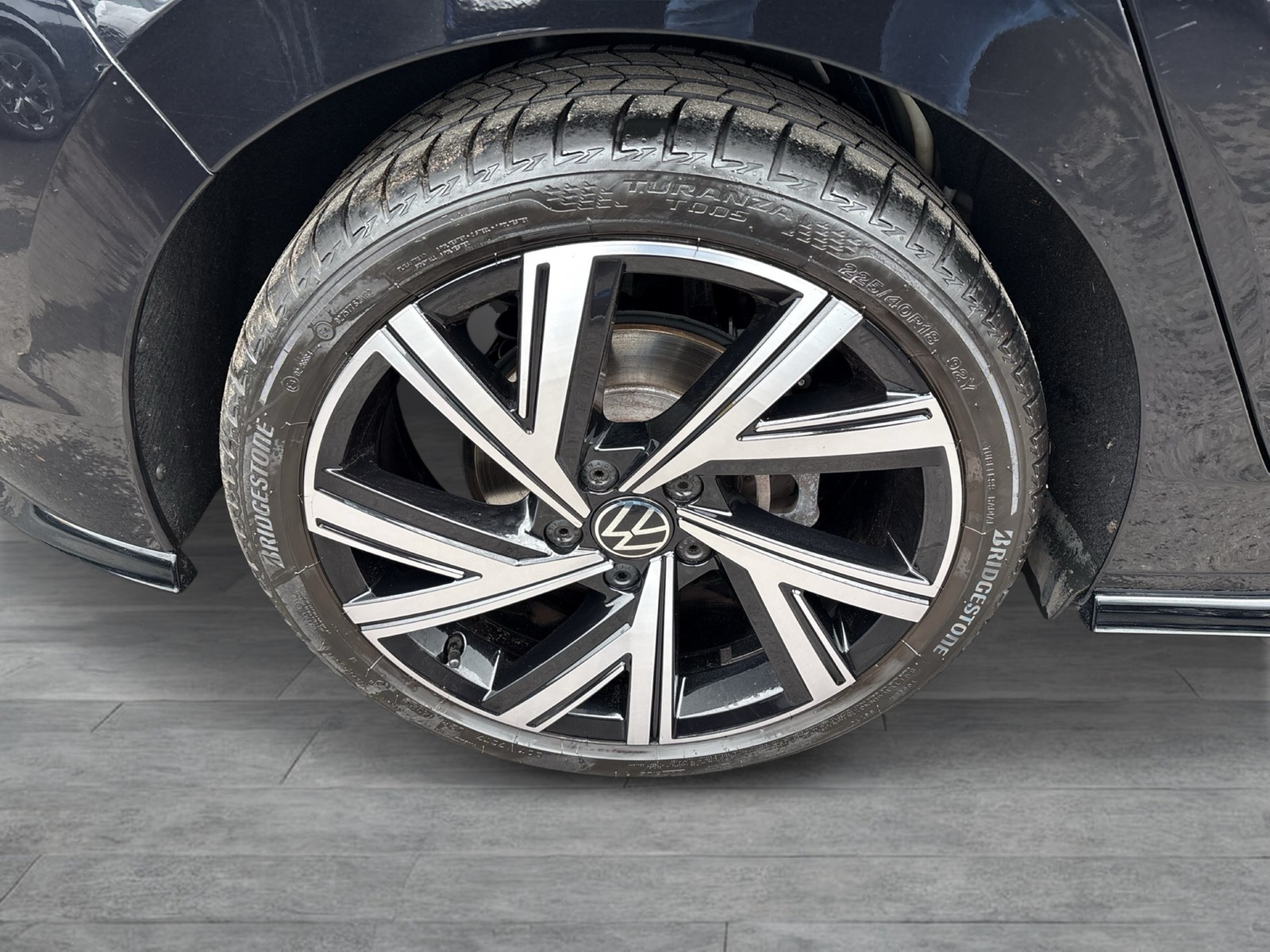 Volkswagen Golf VIII 1.5 eTSI R-LINE HARMAN KARDON CAM LM18