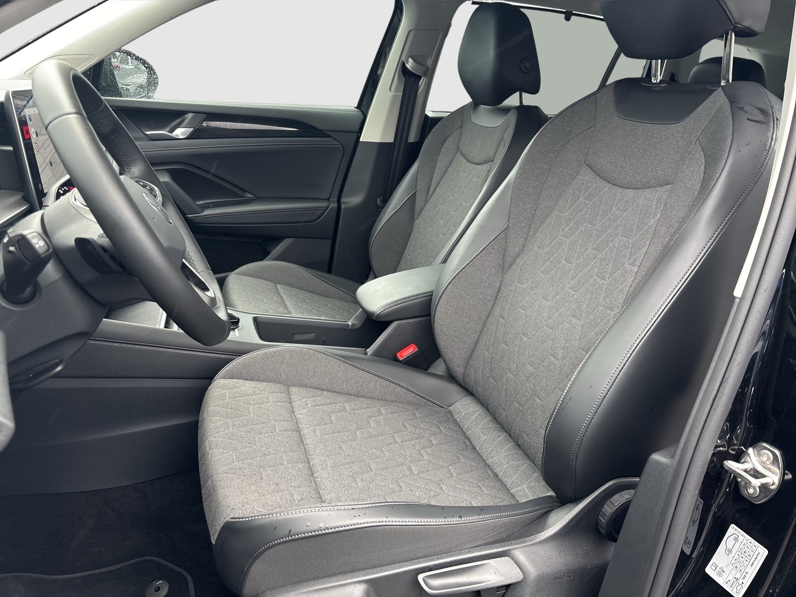 Volkswagen Tayron 2.0 LIFE 4X4 7SITZE AHK 360°CAM ACC LM18