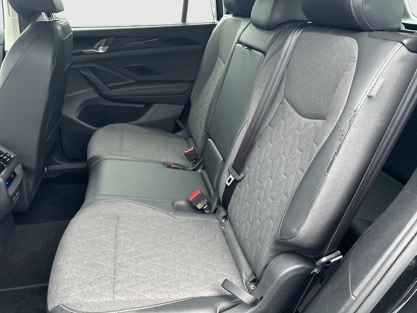 Volkswagen Tayron 2.0 LIFE 4X4 7SITZE AHK 360°CAM ACC LM18