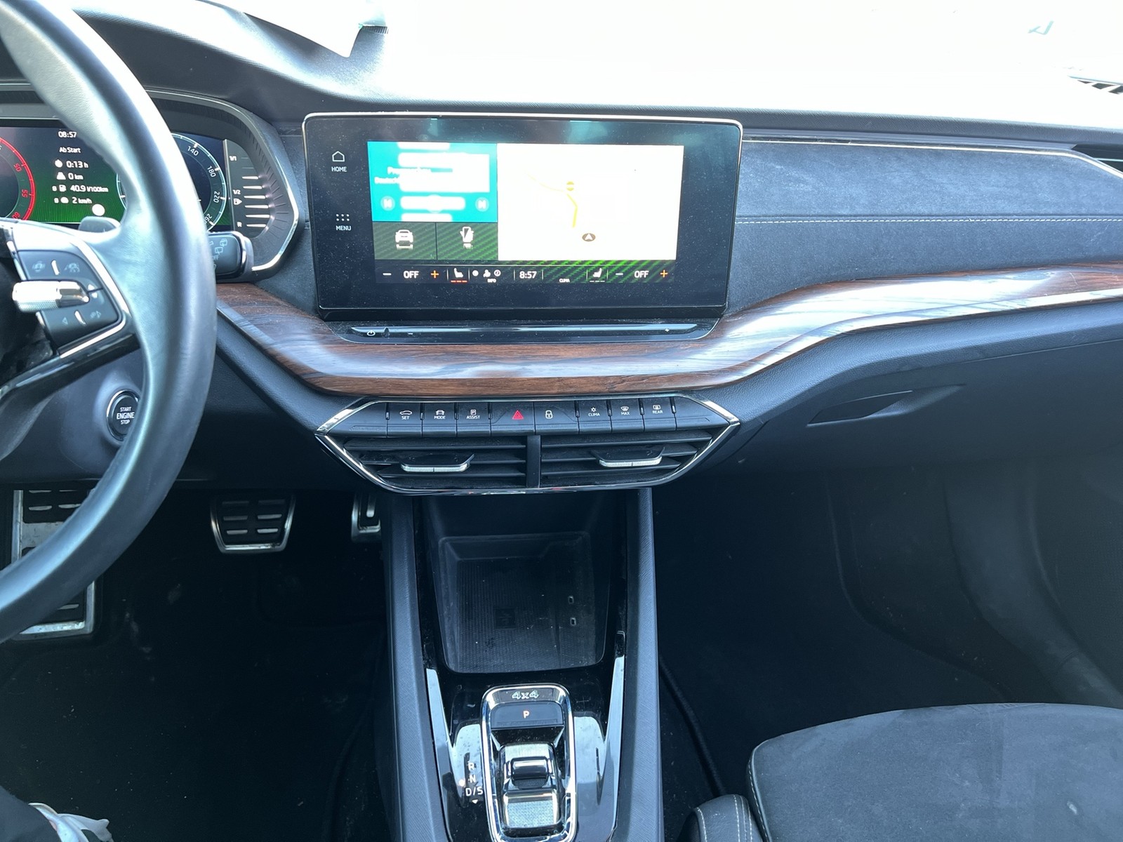 Skoda Octavia Combi 2.0 SCOUT 4X4 AHK ACC LM18 MATRIX