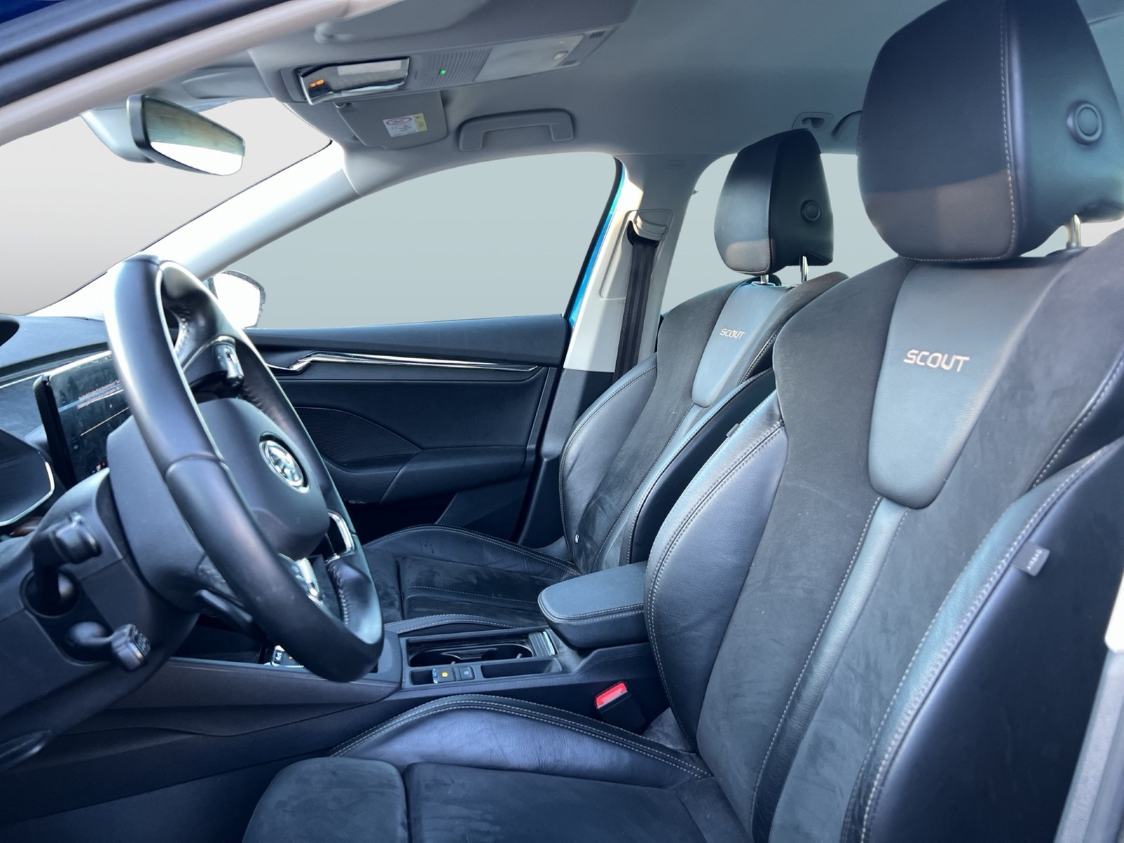 Skoda Octavia Combi 2.0 SCOUT 4X4 AHK ACC LM18 MATRIX