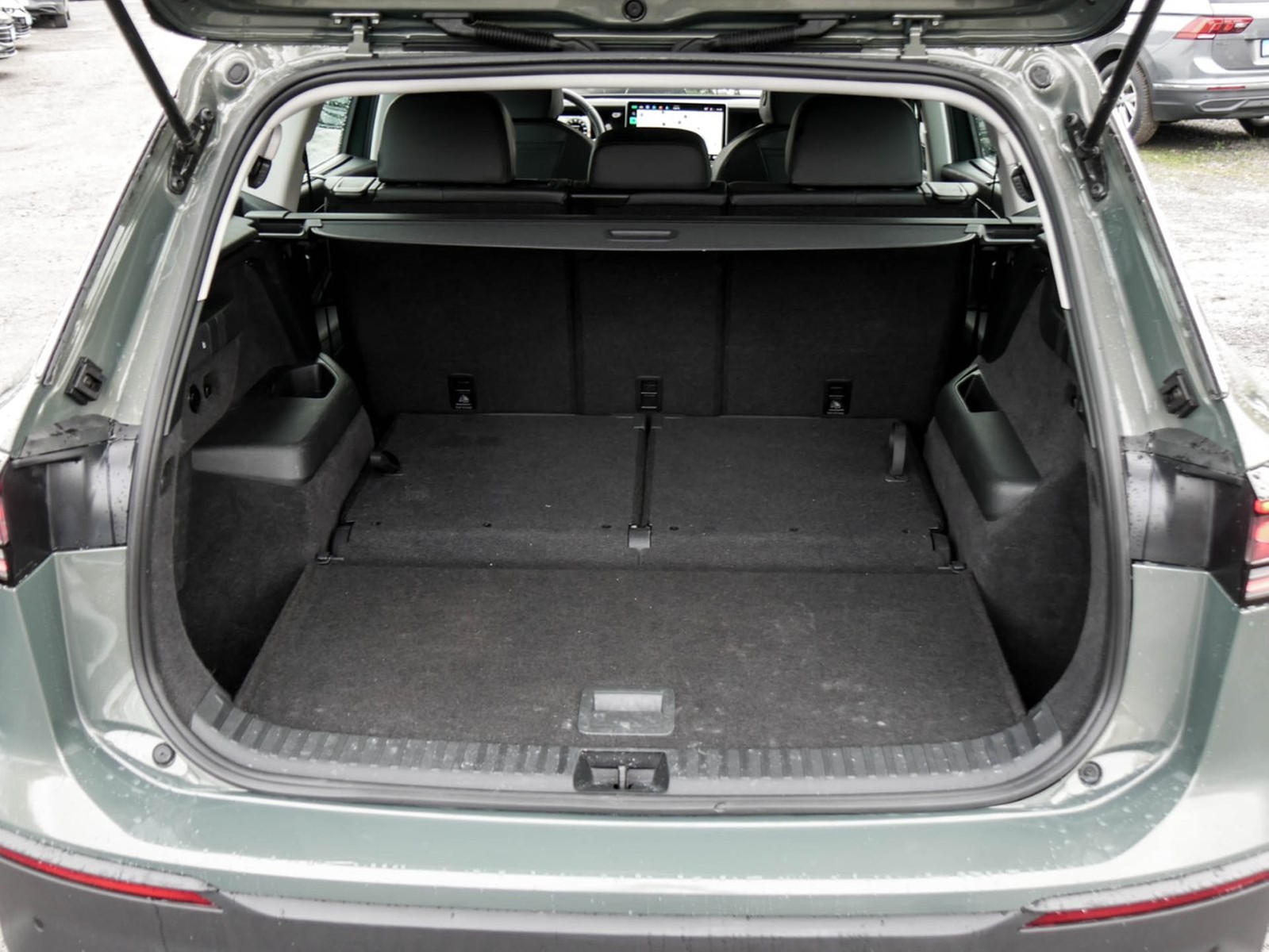 Volkswagen Tayron 2.0 LIFE 4X4 7SITZE AHK 360°CAM ACC LM18