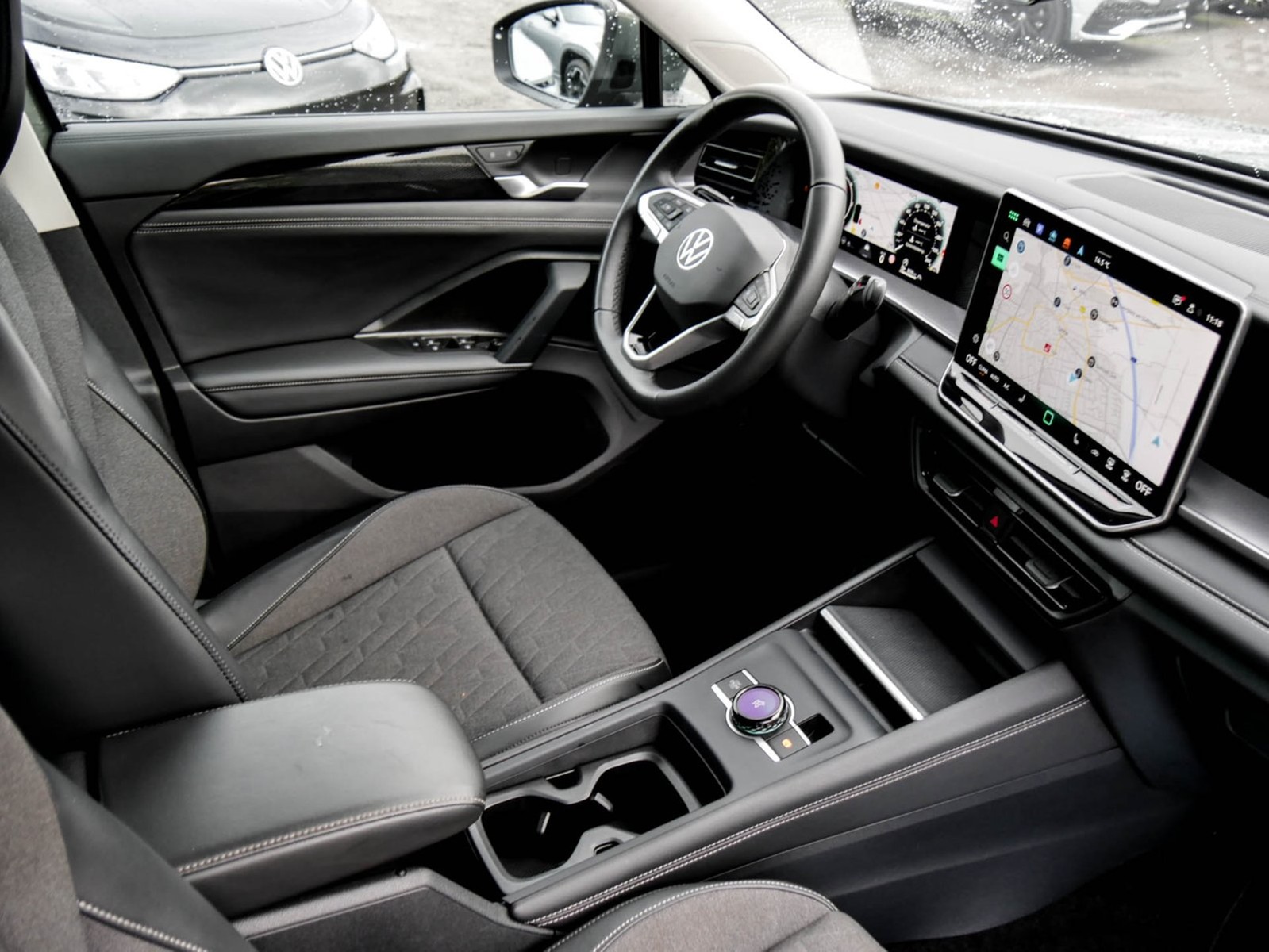 Volkswagen Tayron 2.0 LIFE 4X4 7SITZE AHK 360°CAM ACC LM18