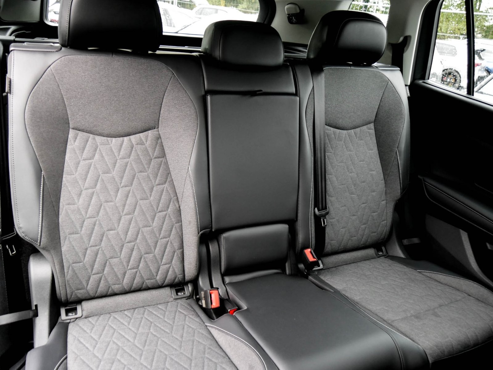 Volkswagen Tayron 2.0 LIFE 4X4 7SITZE AHK 360°CAM ACC LM18