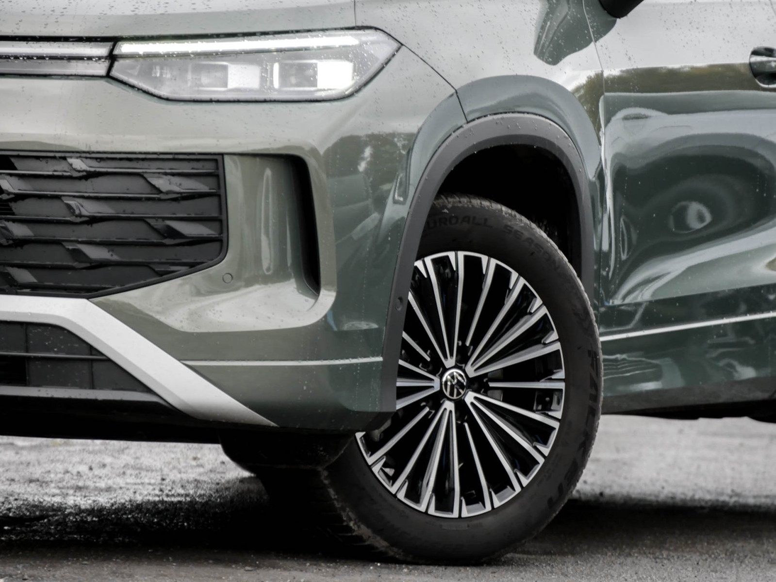 Volkswagen Tayron 2.0 LIFE 4X4 7SITZE AHK 360°CAM ACC LM18