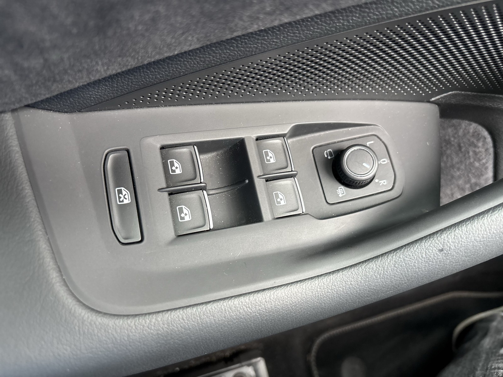 Volkswagen Passat Variant 2.0 R-LINE 4X4 NEUES MODELL PANO