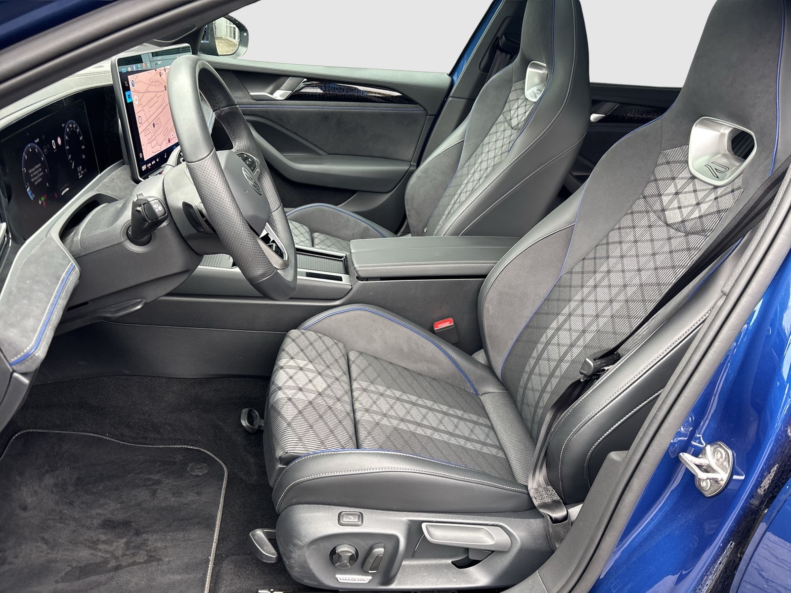 Volkswagen Passat Variant 2.0 R-LINE 4X4 NEUES MODELL PANO