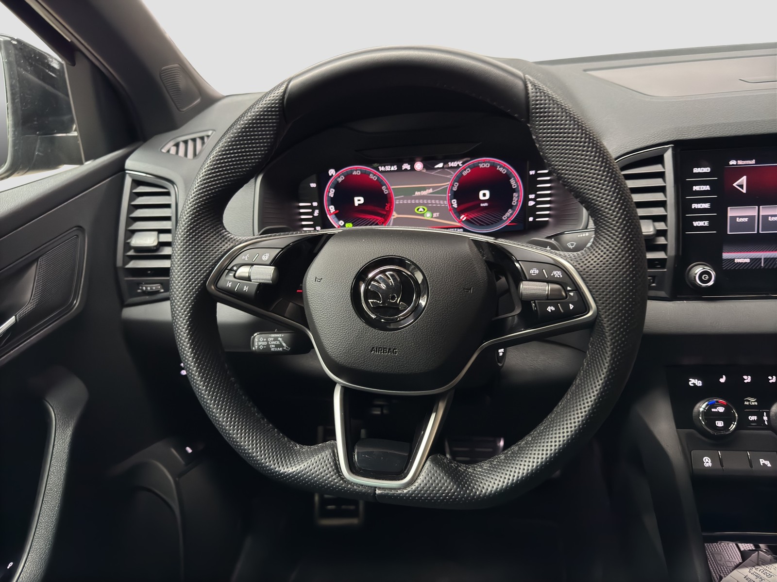 Skoda Karoq 1.5 SPORTLINE LEDER PANO CAM LM18 E-KLAPPE