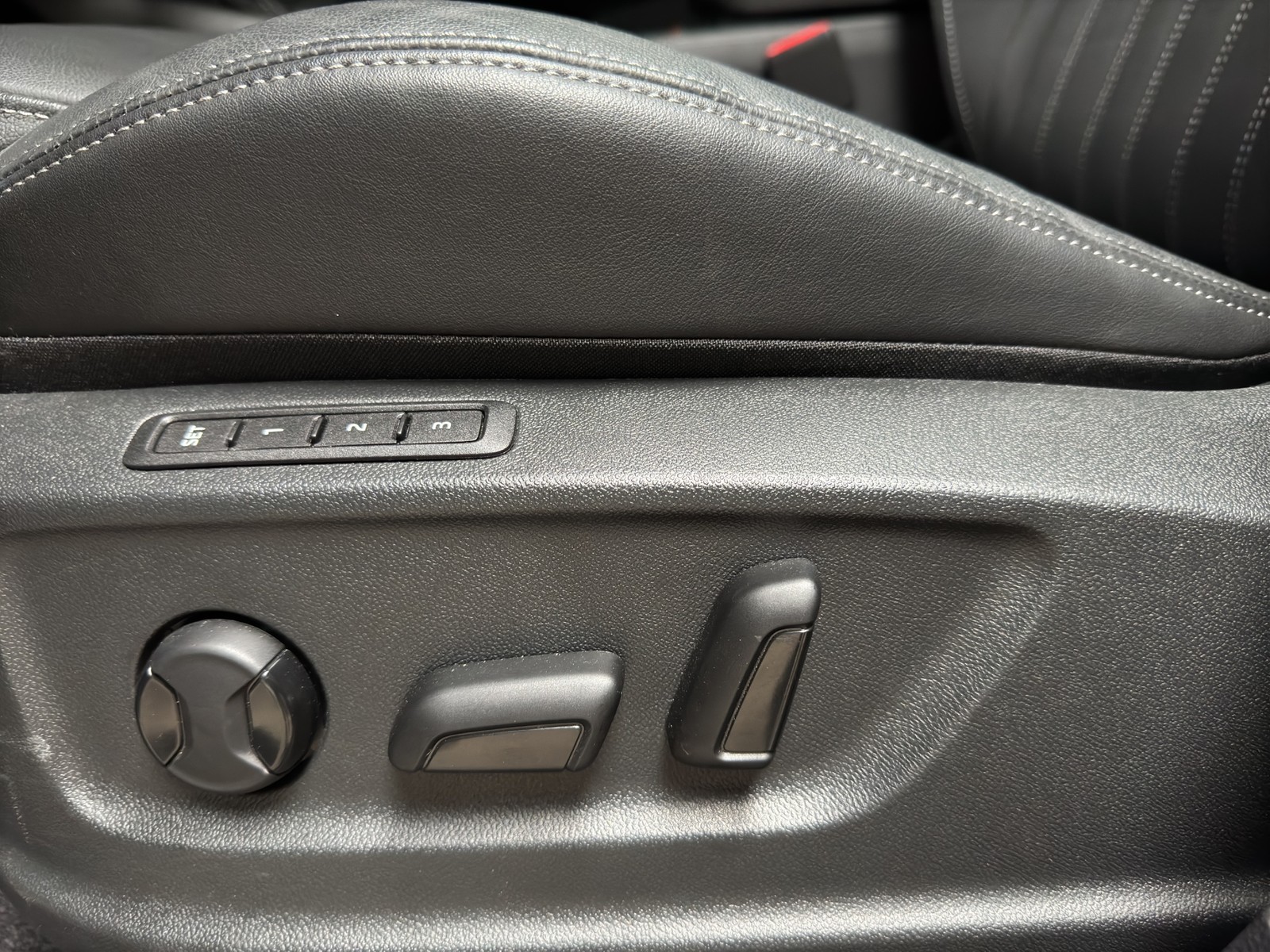 Skoda Karoq 1.5 SPORTLINE LEDER PANO CAM LM18 E-KLAPPE