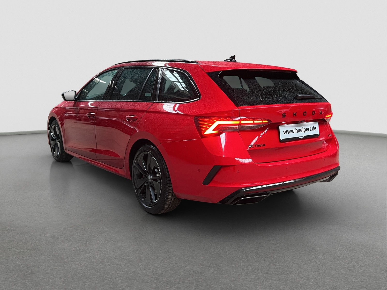 Skoda Octavia Combi 2.0 RS PANO CAM ACC LM18 E-KLAPPE