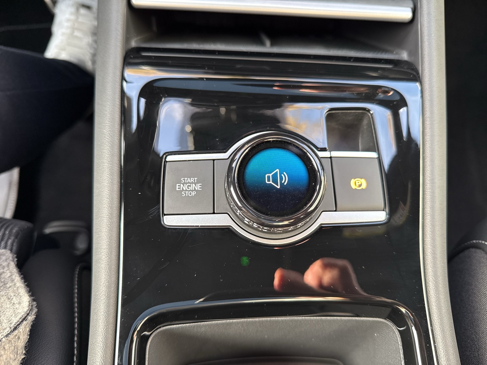 Volkswagen Tiguan 2.0 R-LINE DSG BLACKSTYLE PANO AHK LM20