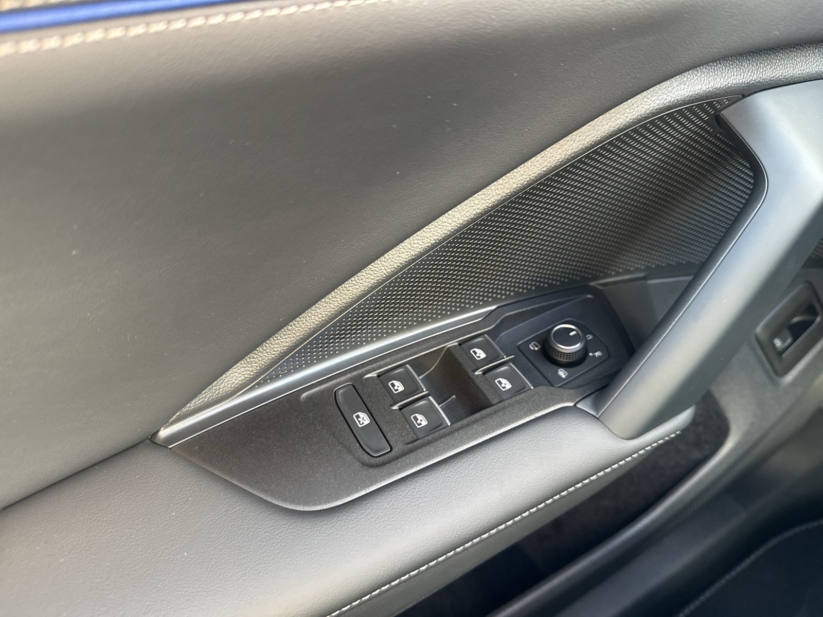 Volkswagen Tiguan 2.0 R-LINE DSG BLACKSTYLE PANO AHK LM20