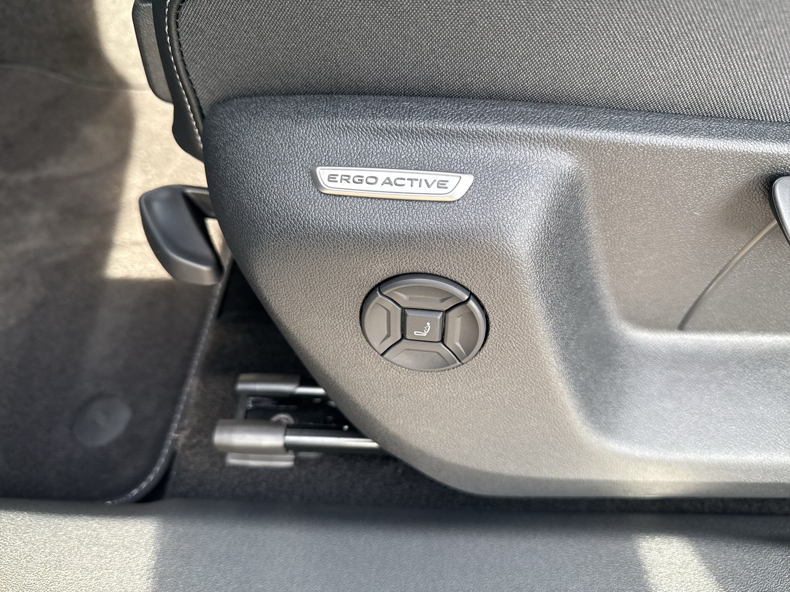 Volkswagen Tiguan 2.0 R-LINE DSG BLACKSTYLE PANO AHK LM20