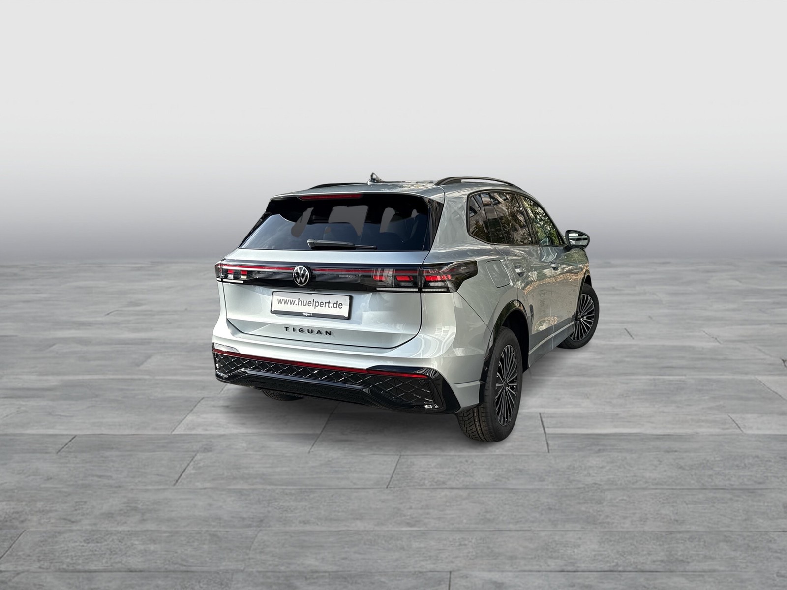 Volkswagen Tiguan 2.0 R-LINE DSG BLACKSTYLE PANO AHK LM20