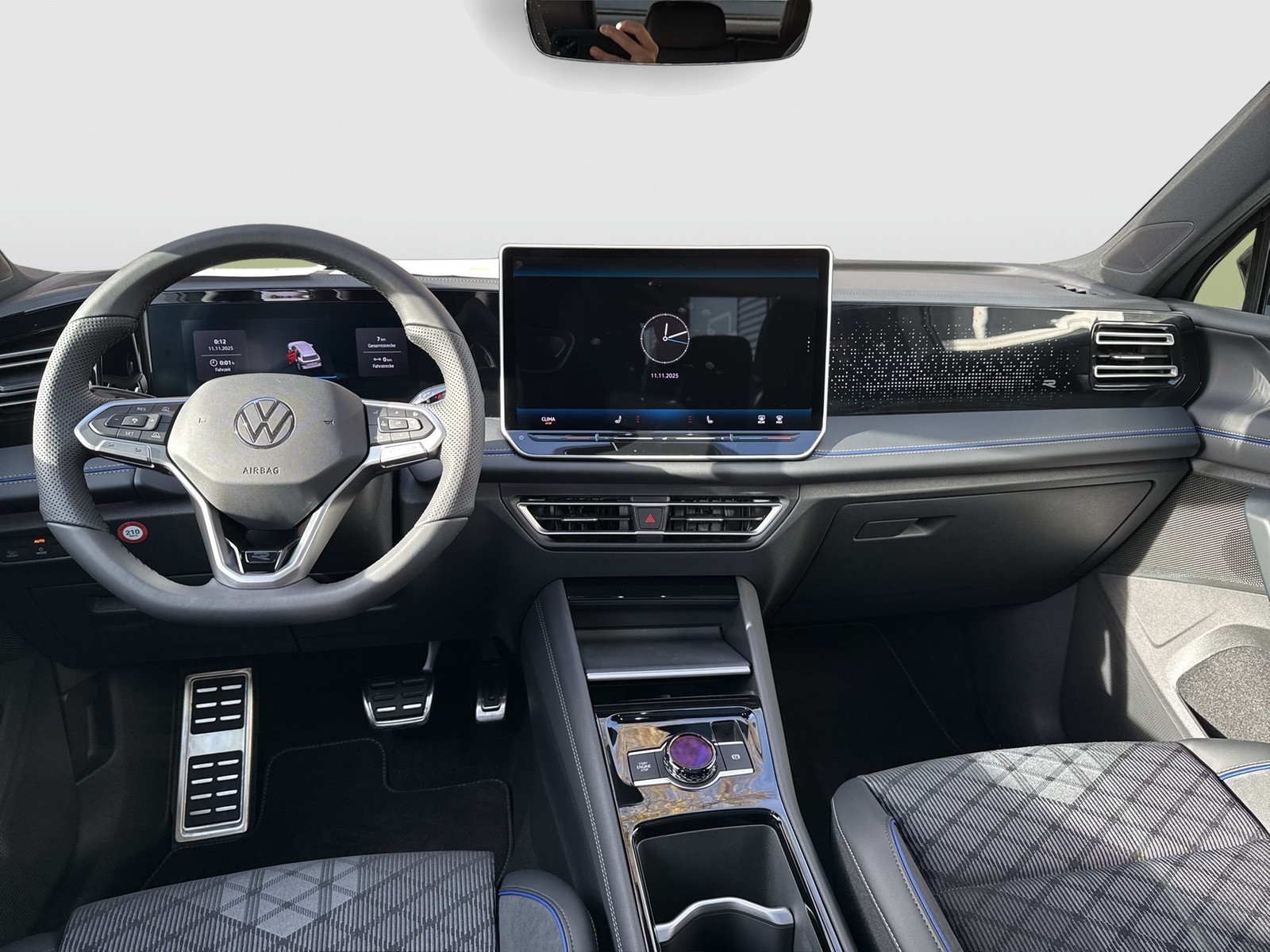 Volkswagen Tiguan 2.0 R-LINE DSG BLACKSTYLE PANO AHK LM20