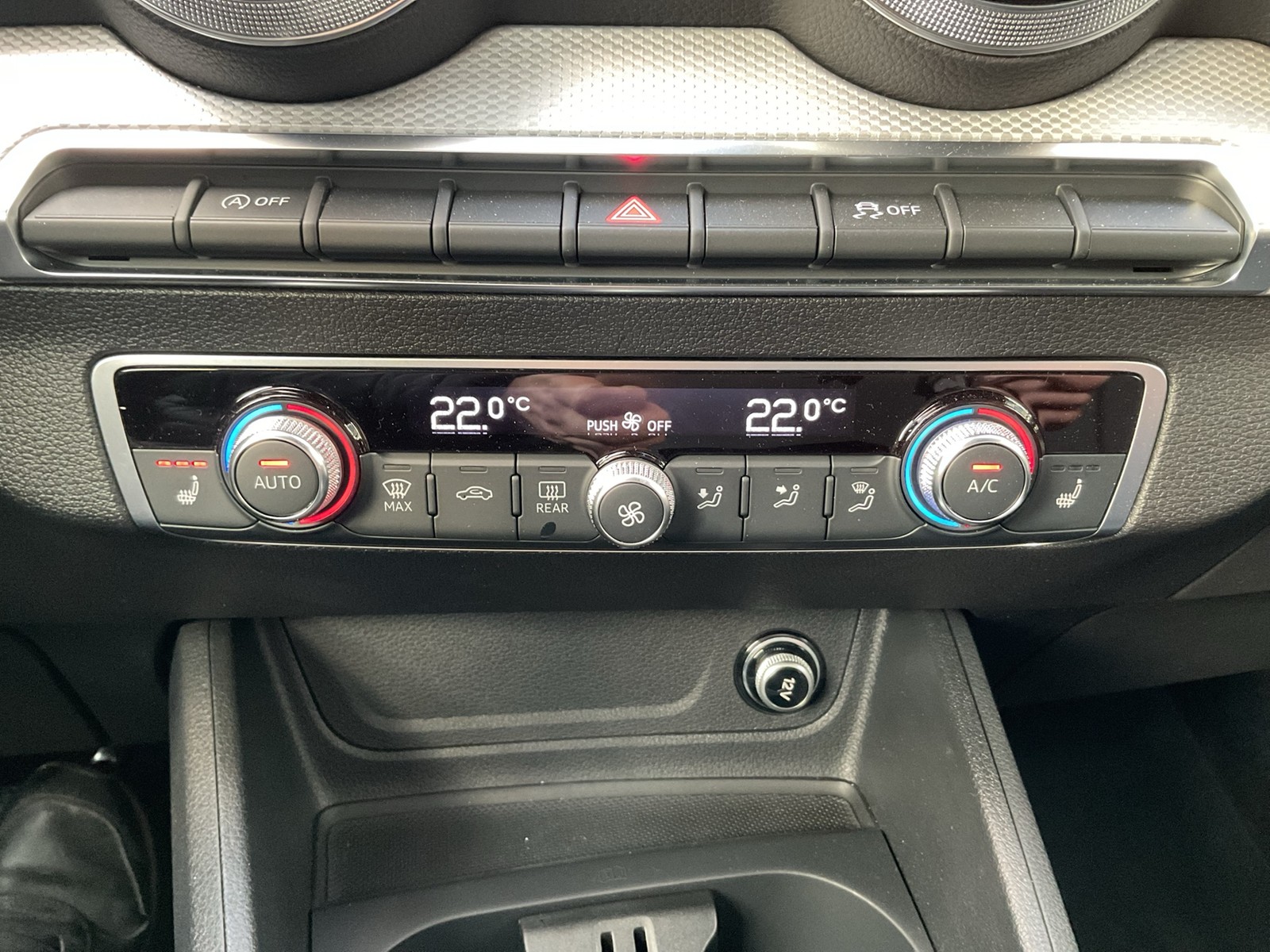 Audi Q2 40 quattro advanced AHK ACC LM19 EKLAPPE NAVI+