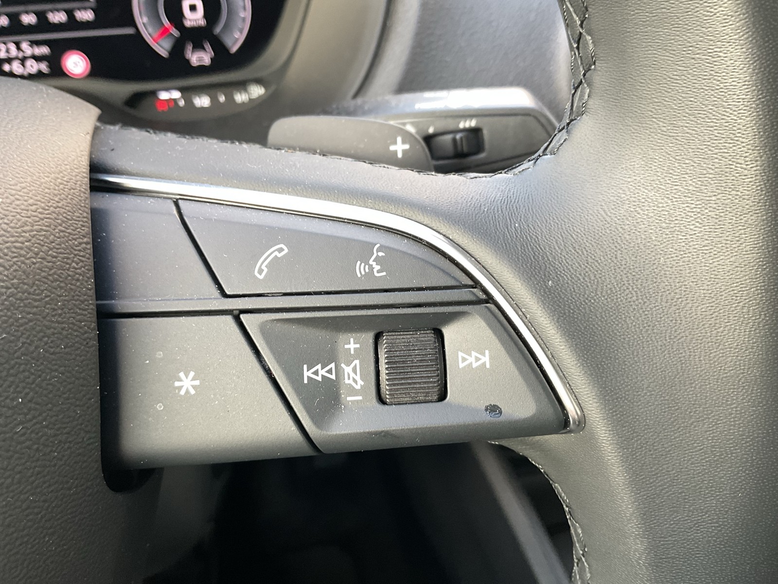 Audi Q2 40 quattro advanced AHK ACC LM19 EKLAPPE NAVI+