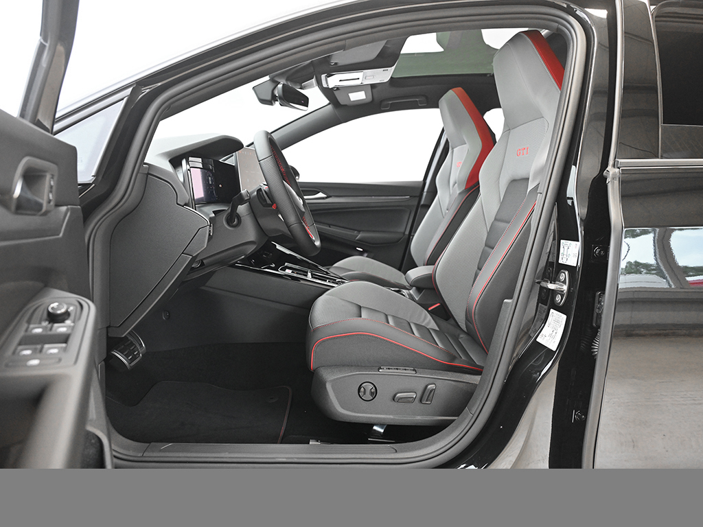 Volkswagen Golf GTI LEDER HARMANKARDON PANO