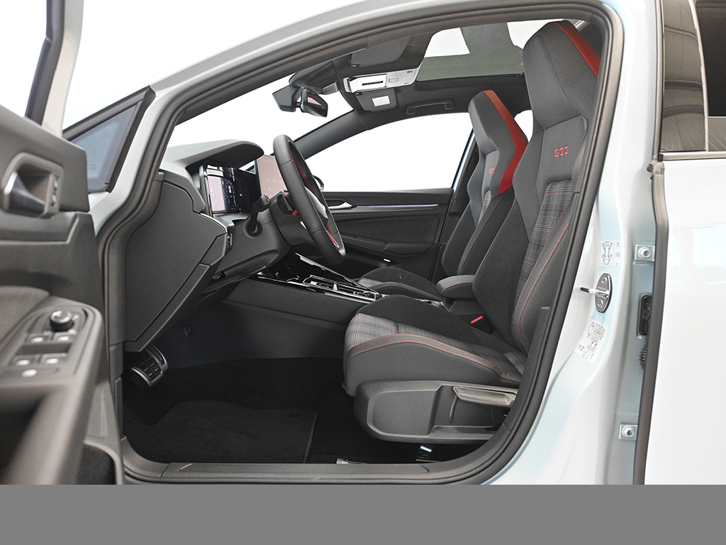 Volkswagen Golf GTI PANO HARMANKARDON BLACKSTYLE LM19