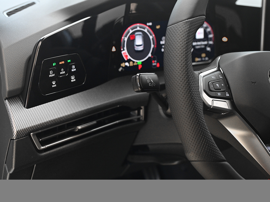 Volkswagen Golf GTI PANO HARMANKARDON BLACKSTYLE LM19