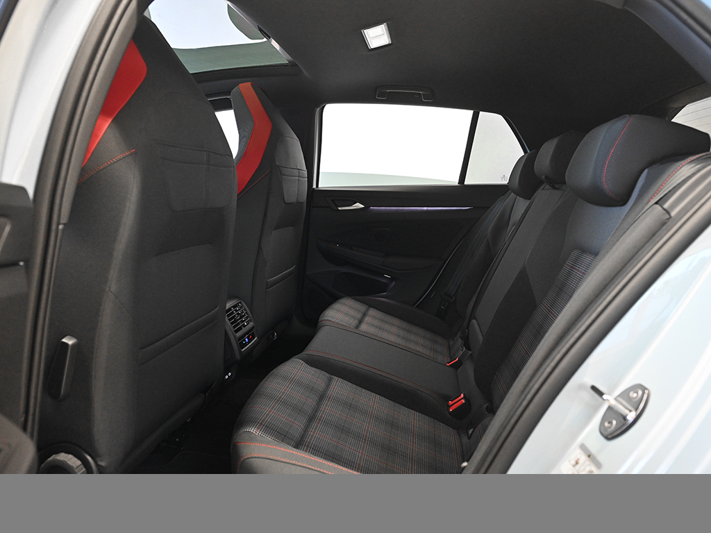 Volkswagen Golf GTI PANO HARMANKARDON BLACKSTYLE LM19