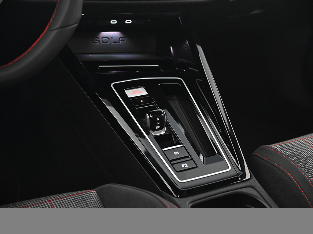 Volkswagen Golf GTI PANO HARMANKARDON BLACKSTYLE LM19