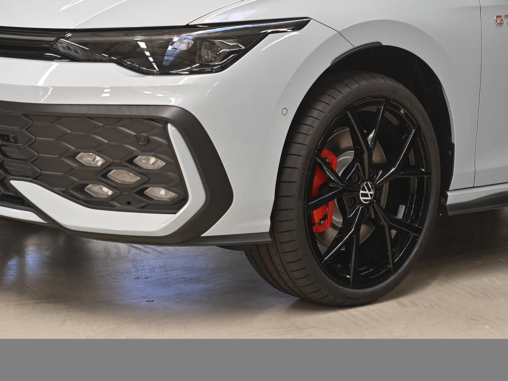 Volkswagen Golf GTI PANO HARMANKARDON BLACKSTYLE LM19