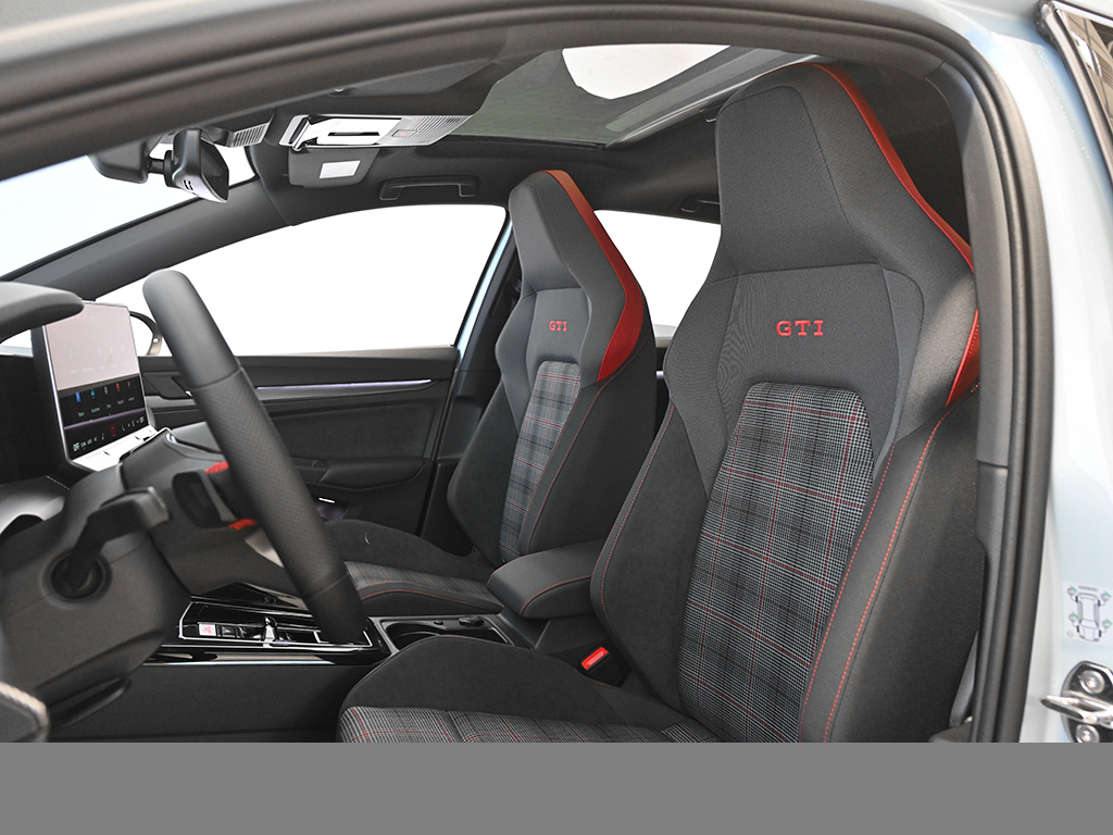 Volkswagen Golf GTI PANO HARMANKARDON BLACKSTYLE LM19