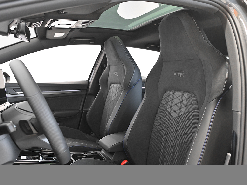 Volkswagen Golf 1.5 R-LINE DSG