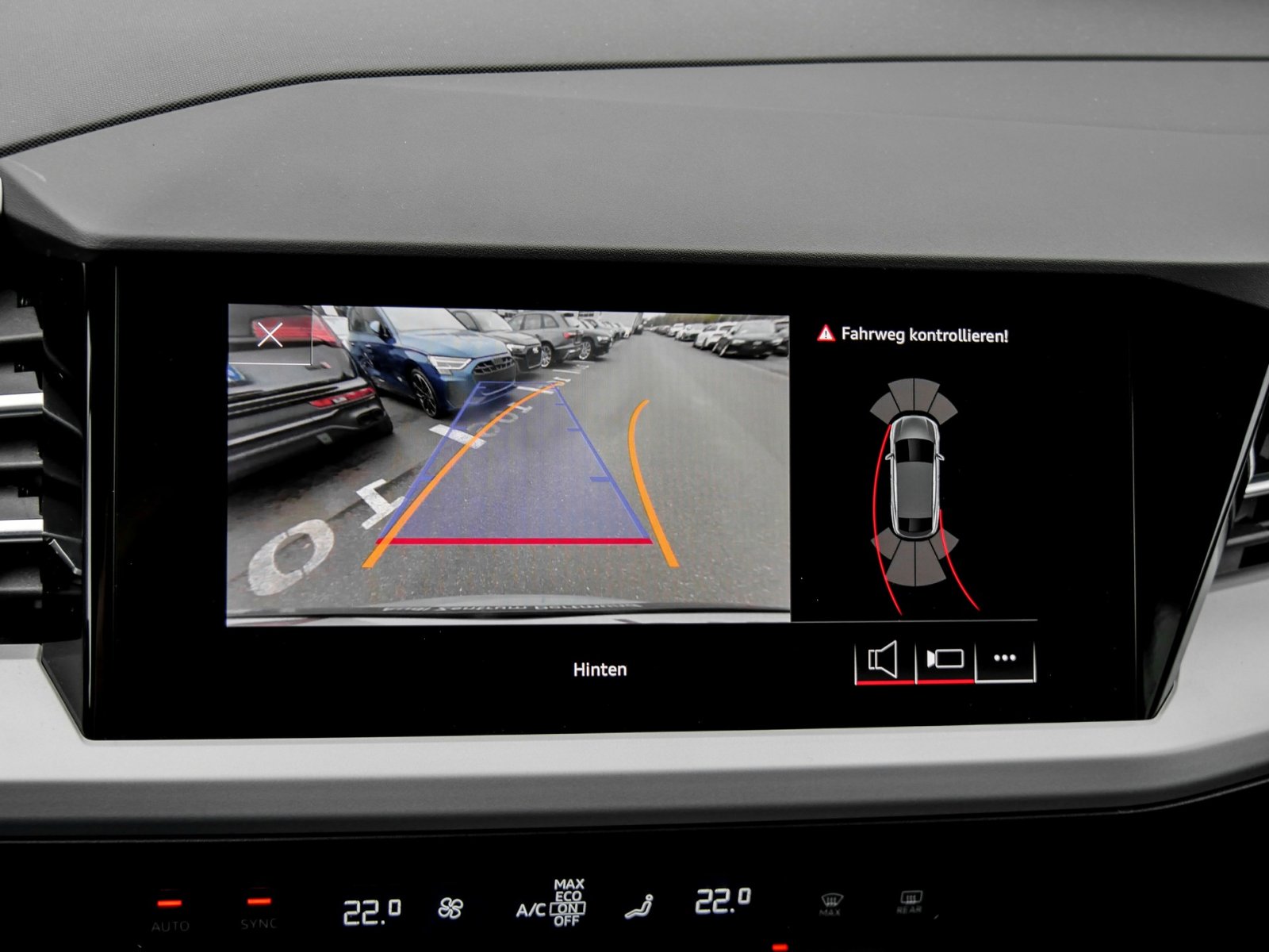 Audi Q4 e-tron Sportback 40 BLACKPAK AHK CAM ACC LM19
