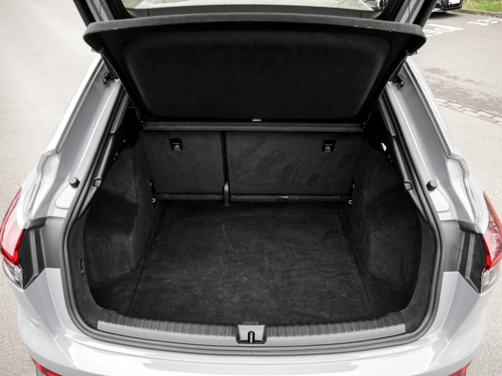 Audi Q4 e-tron Sportback 40 BLACKPAK AHK CAM ACC LM19