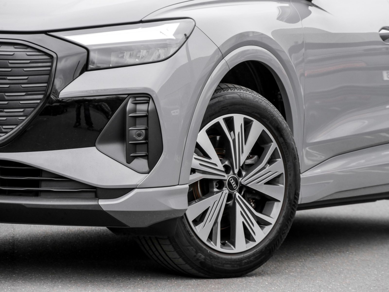 Audi Q4 e-tron Sportback 40 BLACKPAK AHK CAM ACC LM19