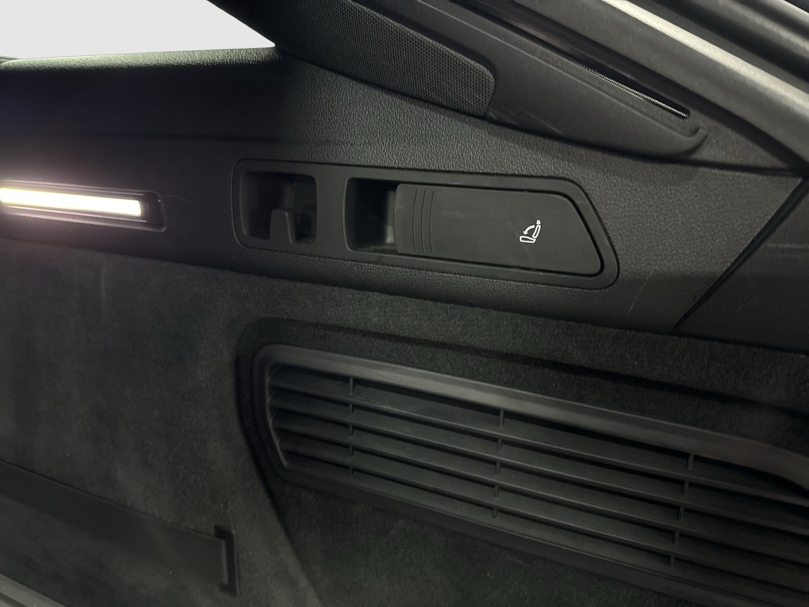 Audi A6 Avant 45 quattro S LINE STANDHZ. AHK CAM LM19