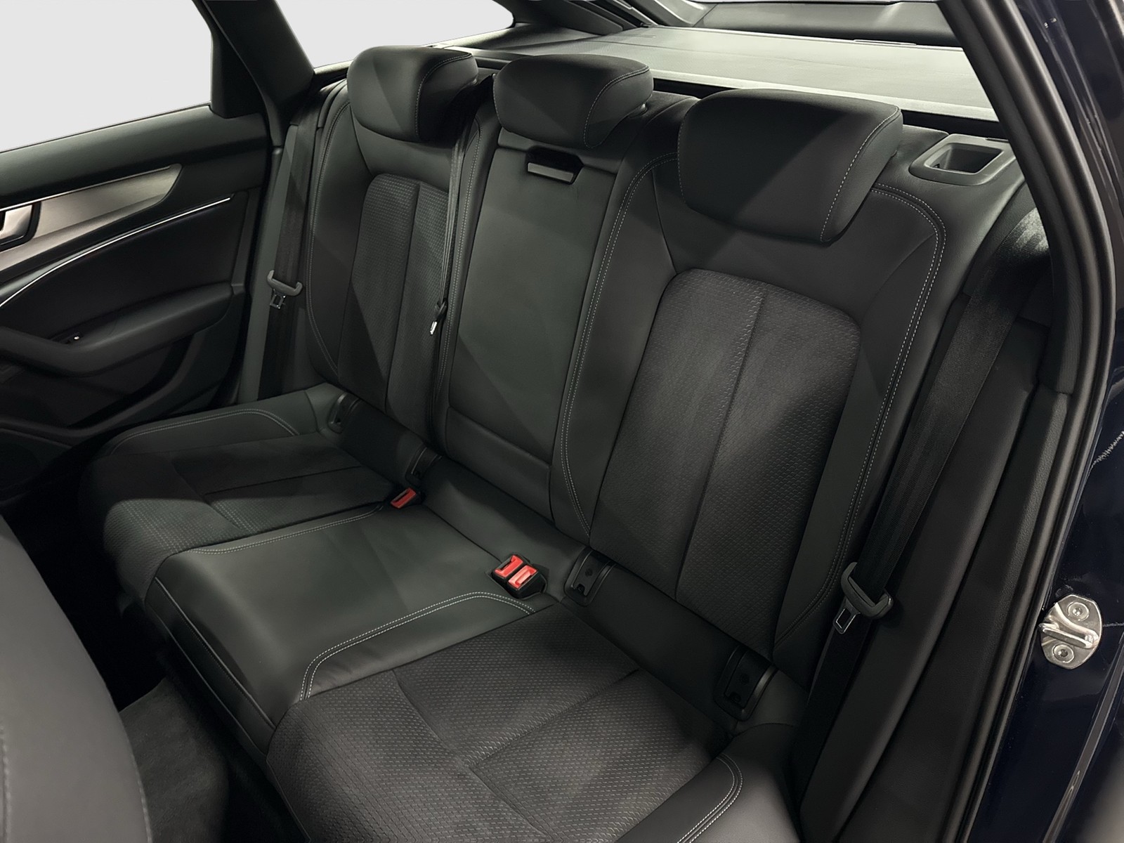 Audi A6 Avant 45 quattro S LINE STANDHZ. AHK CAM LM19