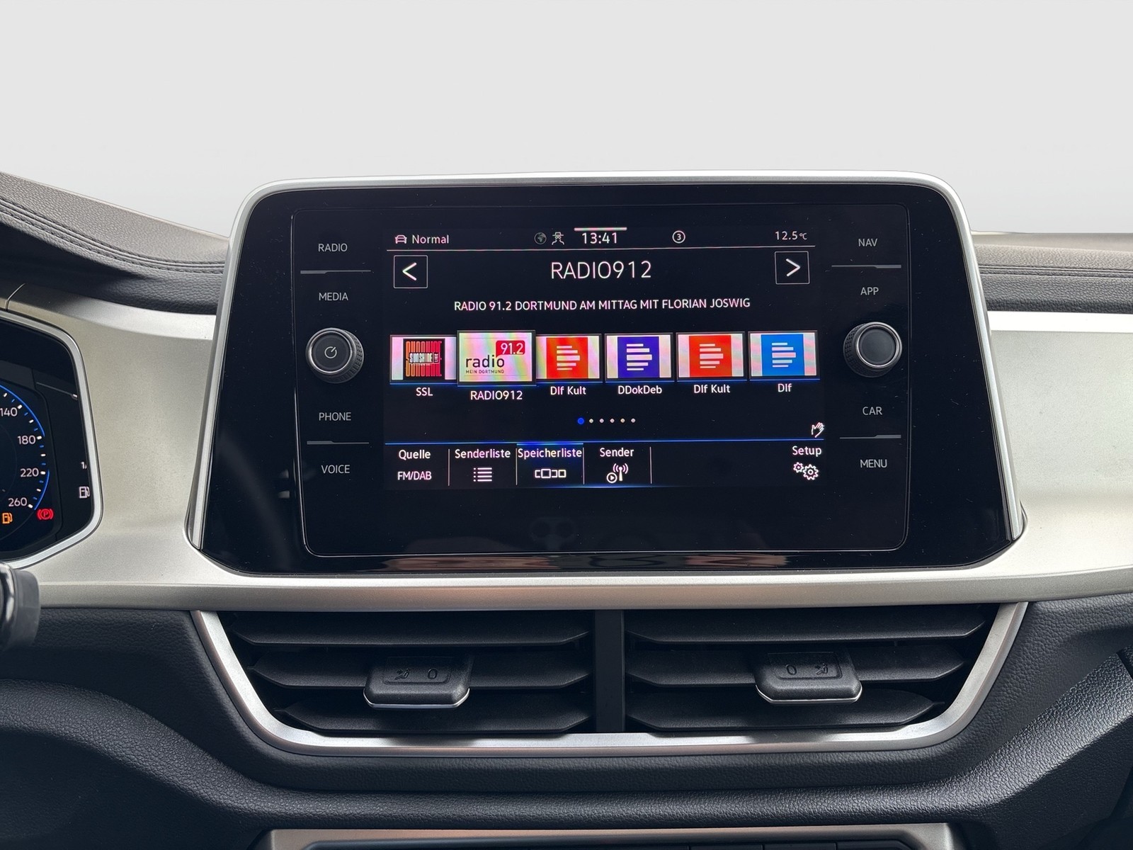 Volkswagen T-Roc 1.0 MOVE AHK KAMERA ALU17 NAVI SITZHEIZUNG