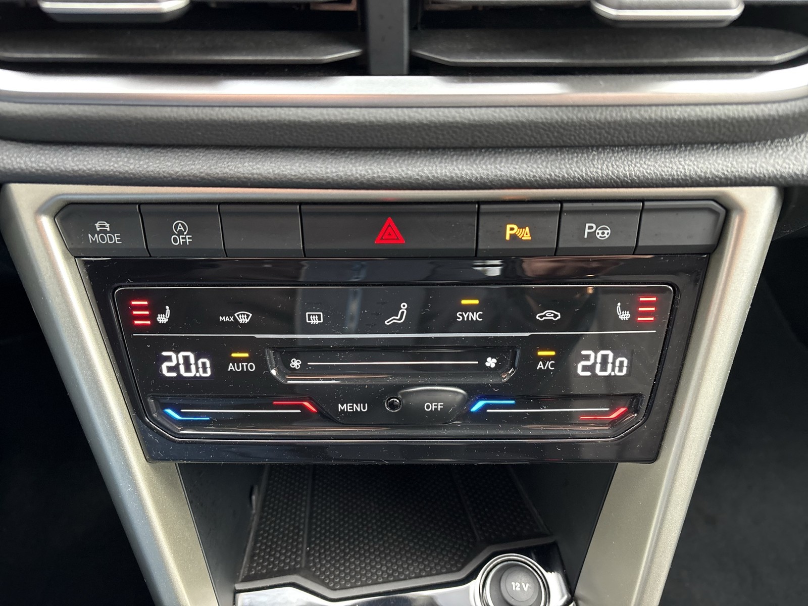 Volkswagen T-Roc 1.0 MOVE AHK KAMERA ALU17 NAVI SITZHEIZUNG