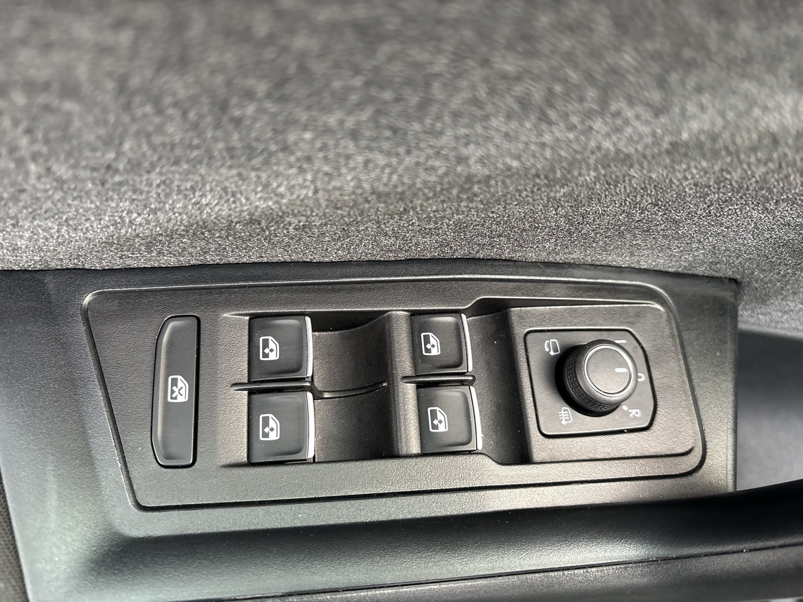 Volkswagen T-Roc 1.0 MOVE AHK KAMERA ALU17 NAVI SITZHEIZUNG