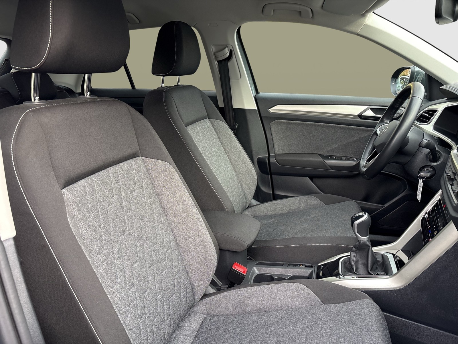 Volkswagen T-Roc 1.0 MOVE AHK KAMERA ALU17 NAVI SITZHEIZUNG