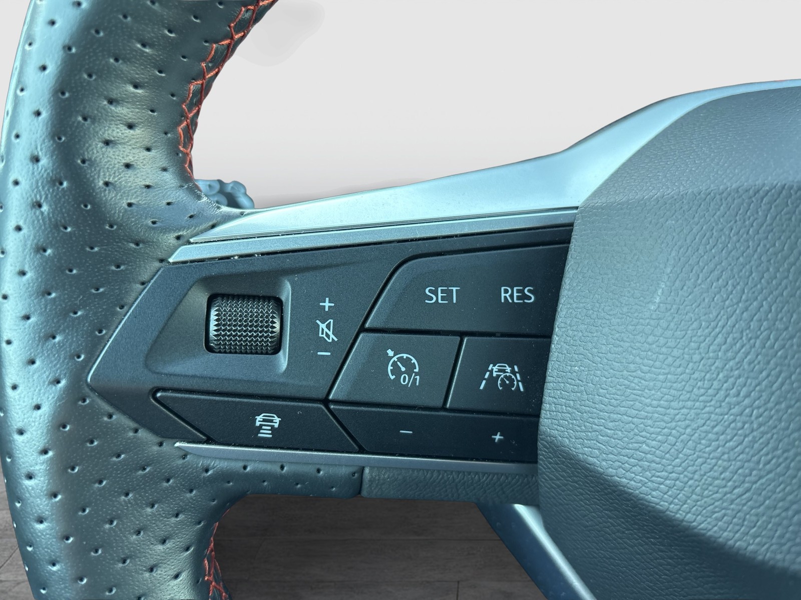 Seat Arona 1.5 FR FAHRSCHULWAGEN AHK KAMERA ACC NAVI