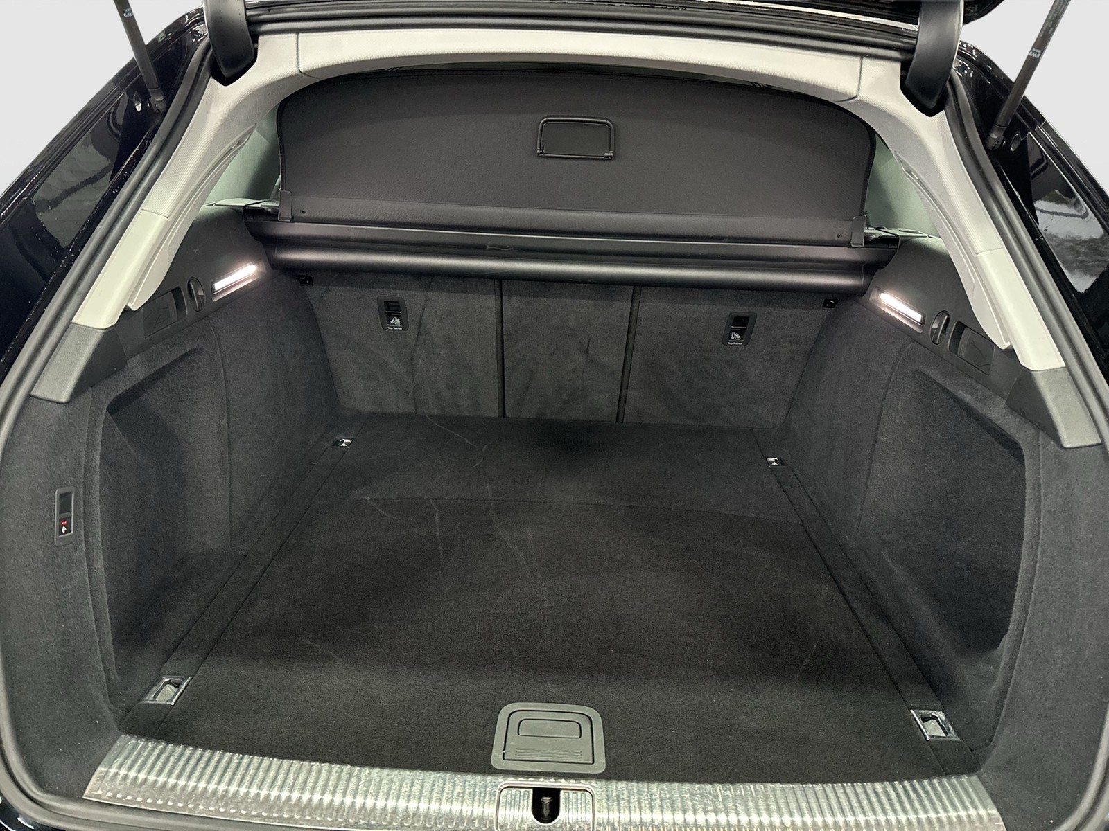 Audi A4 Avant 35 AHK NAVI+ LM17 SITZHEIZUNG LED DAB